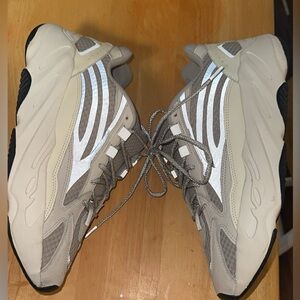 Yeezy 700 sz 12
